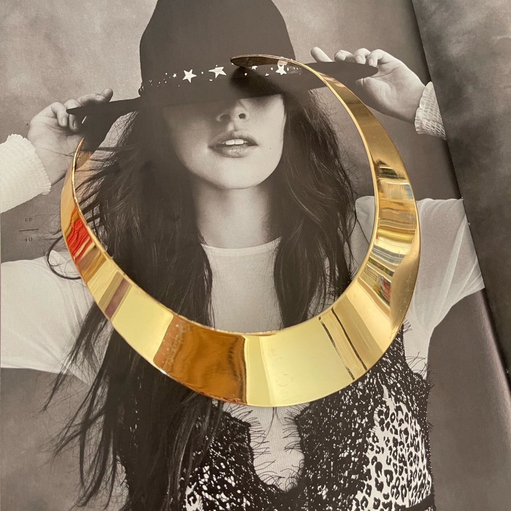 Gold choker necklace